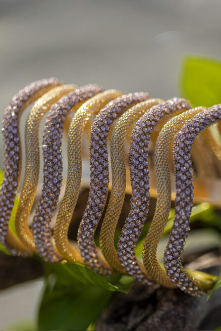 Bracciale rigido in color oro - immagine 3