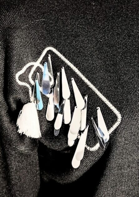 Maglione Nero con Pagliette e Nappine Multicolor - immagine 4