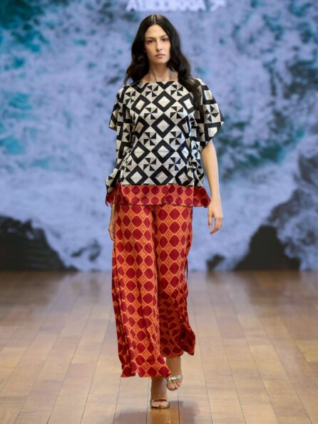 Pantalone ampio con elastico - immagine 4